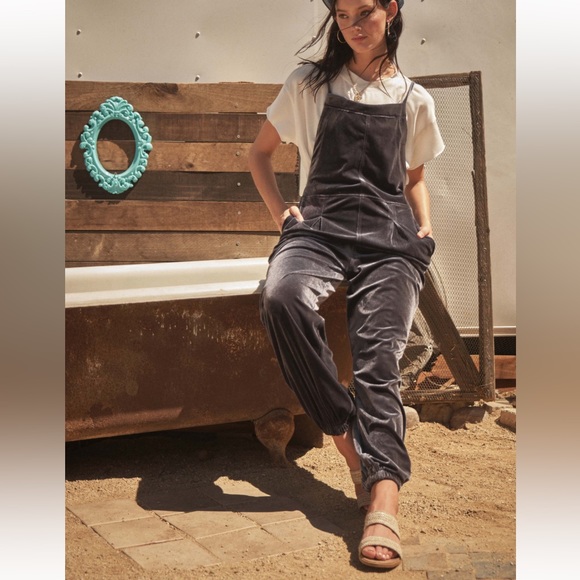 19 Fabulous Stretch Velvet Pleated Overall Jumpsuit - Picture 3 of 7